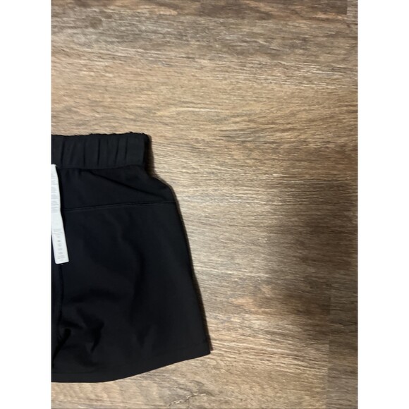 Black Lululemon On the Fly Shorts Sz 2 Luxtreme 2” Excellent Condition - Picture 8 of 11